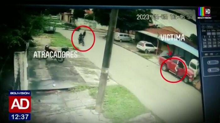 Delincuentes en moto interceptaron a una mujer - Red Bolivisión
