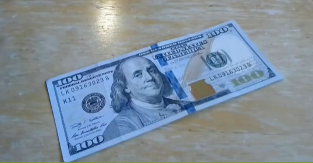 Analista tilda de “espejismo” caída del dólar
