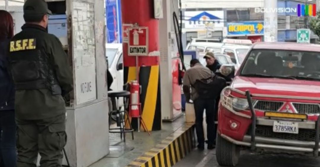 Crisis del combustible: familias desesperadas y filas interminables