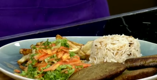 Smoothie de café y hamburguesas de lenteja para un desayuno y almuerzo nutritivos