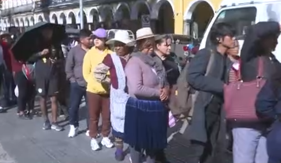 Largas filas para abastecerse: productos como leche, queso, yogurt y huevo en Cochabamba