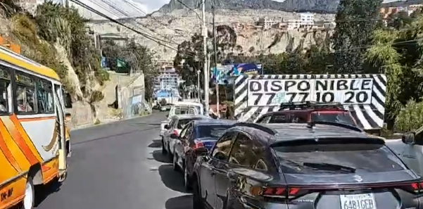 En busca de combustible: se registran largas filas
