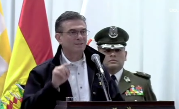 Presidente Paz promulga la Ley 1740 que regula los