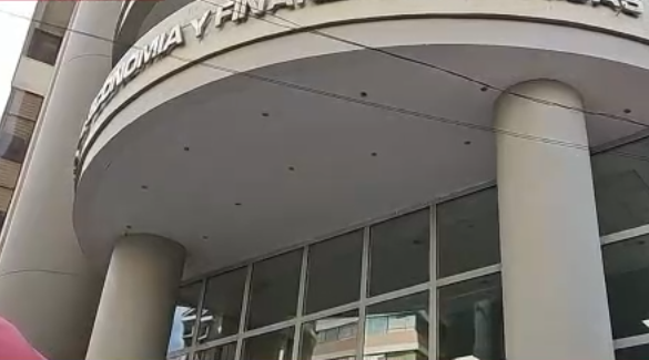 Choferes se reúnen en el Ministerio de Economía; s