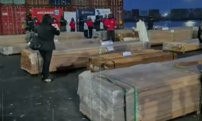 Chile incauta 108 toneladas de droga ocultas en madera; inve