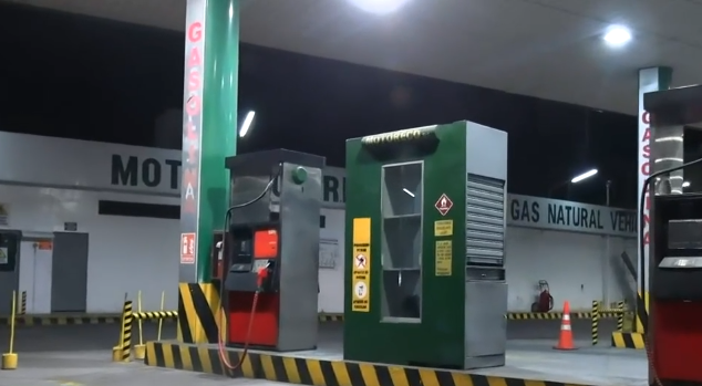 Quinto día sin gasolina en La Paz: conductores pernoctan en 